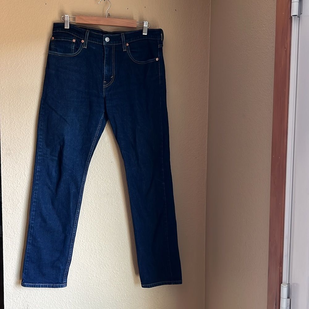 EUC Levi’s 502 Jeans Dark‎ Blue 32